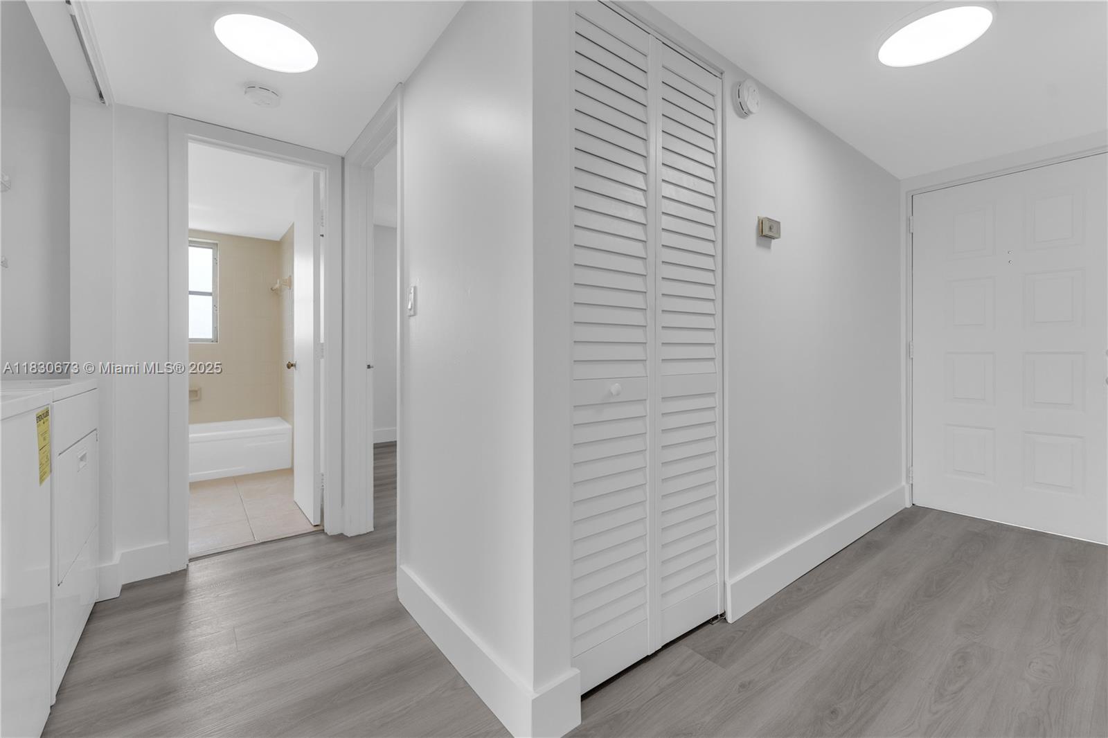 LAKESHORE AT UNIVERSITY P - Residential