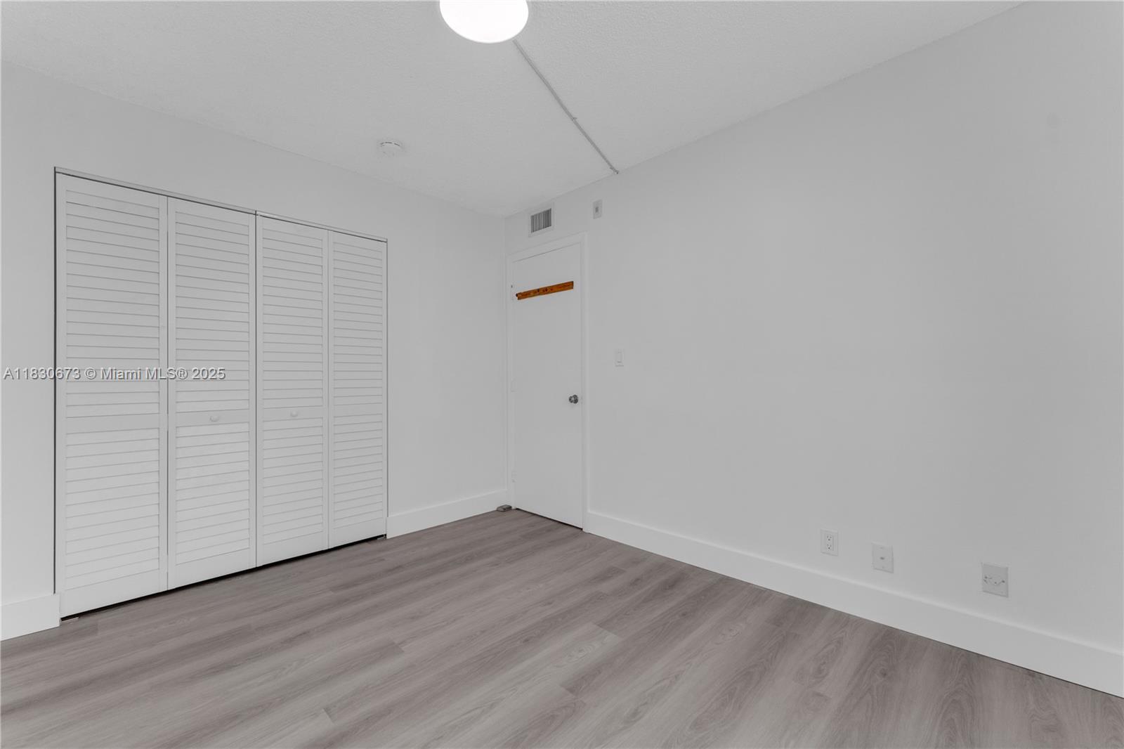 LAKESHORE AT UNIVERSITY P - Residential