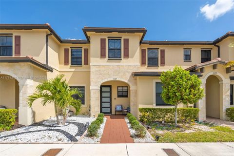 3327 W 106th Ter Hialeah FL 33018