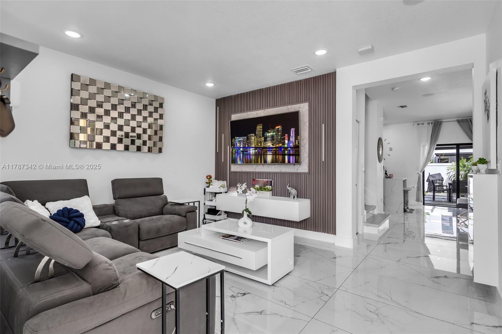 3327 W 106th Ter