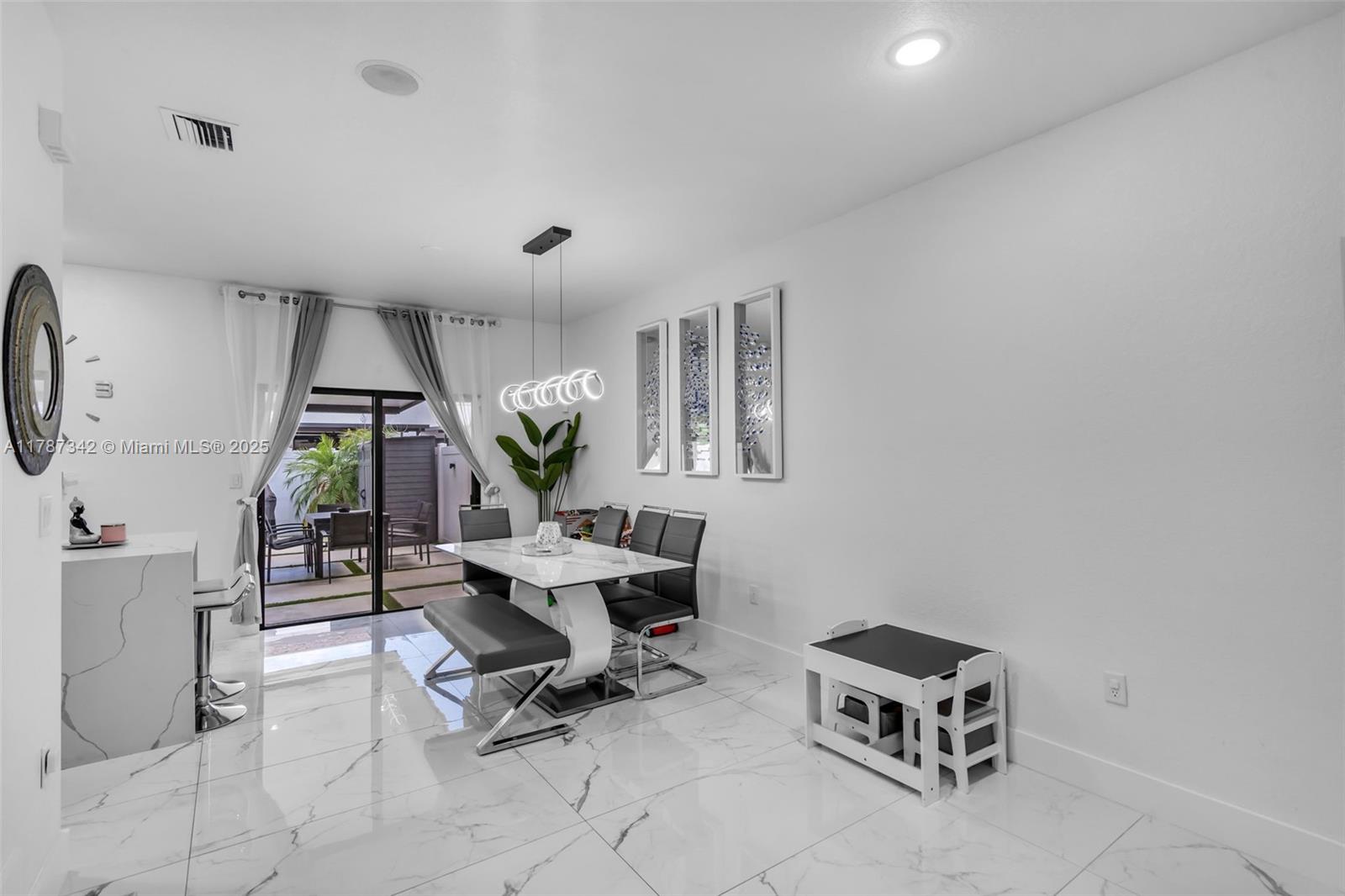 3327 W 106th Ter