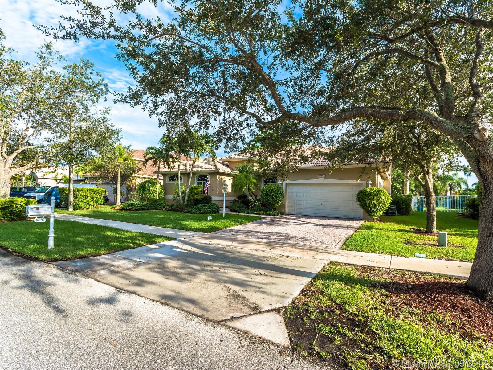 STONERIDGE LAKE ESTATES - Residential