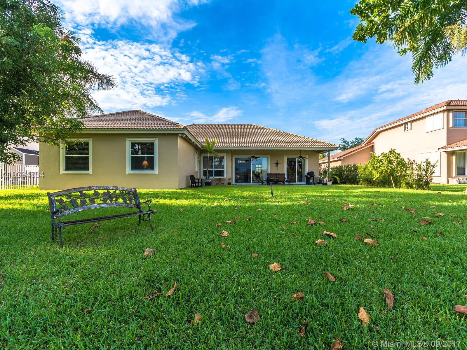 STONERIDGE LAKE ESTATES - Residential