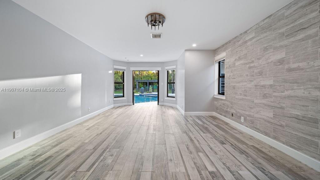 RIVERSIDE ACRES - Residential Lease