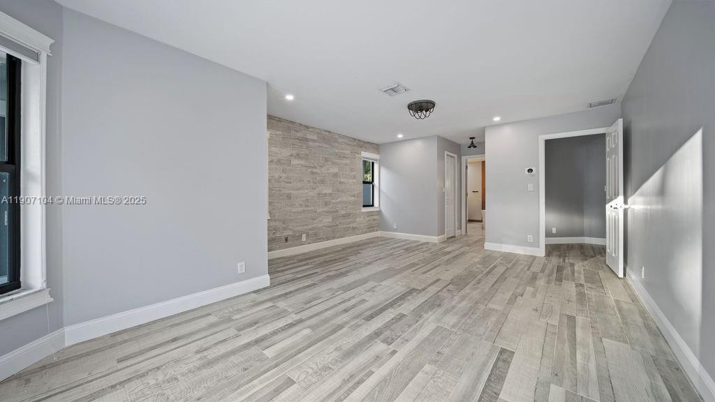 RIVERSIDE ACRES - Residential Lease