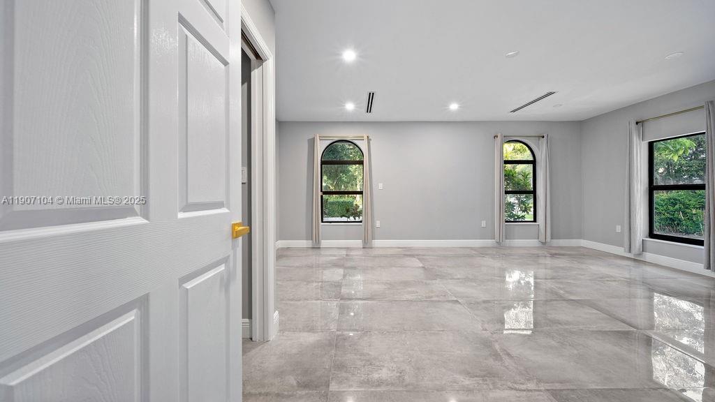 RIVERSIDE ACRES - Residential Lease