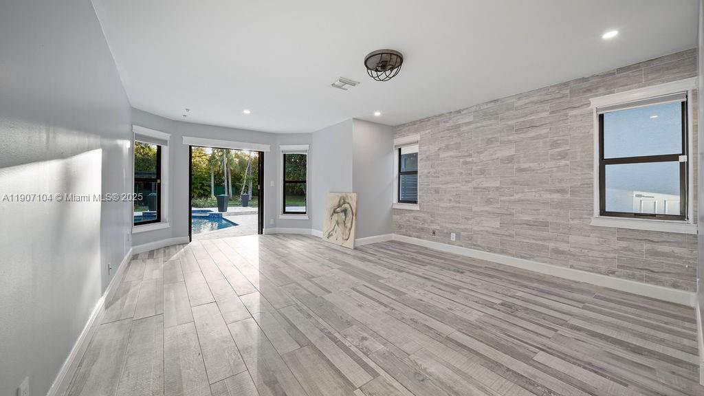 RIVERSIDE ACRES - Residential Lease