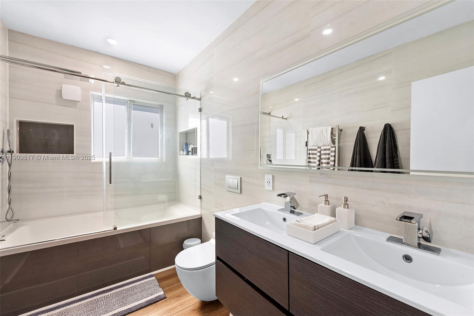 BISCAYNE POINT - Residential