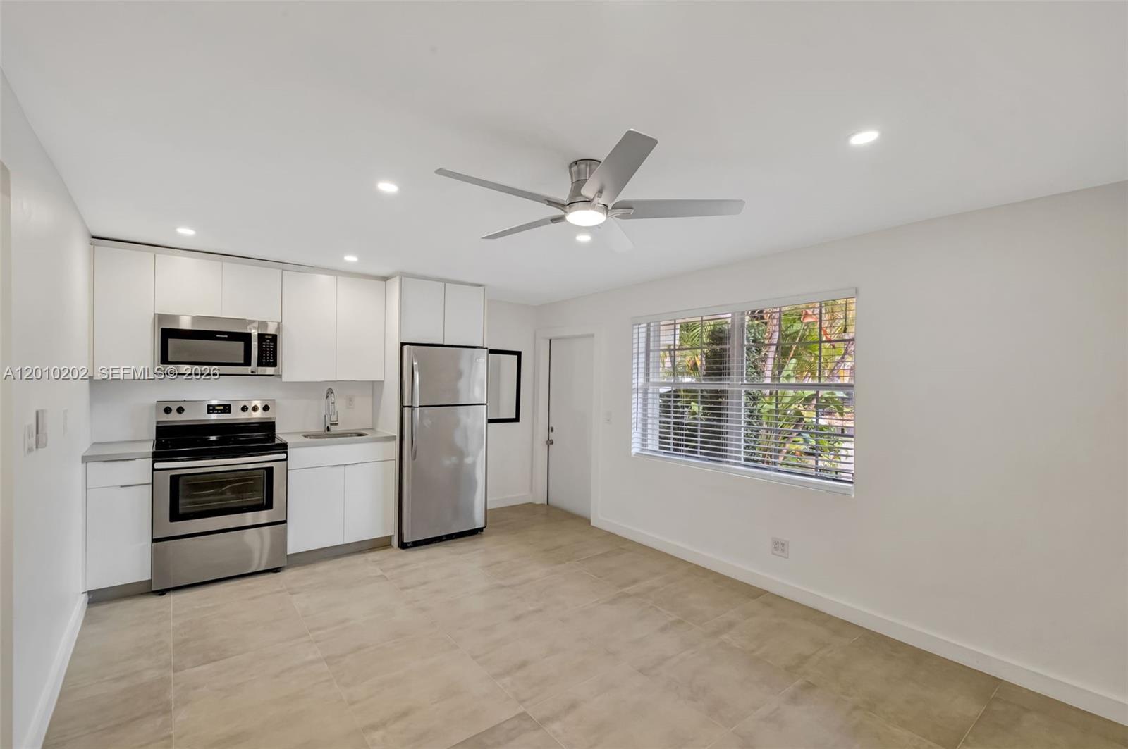 345 Michigan Ave 23