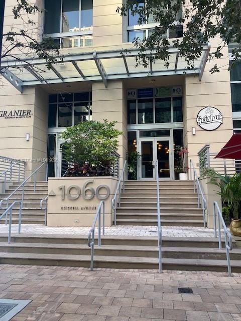 Spectacular unit located in the heart of Brickell Avenue. Unit is fully renovated and ready for occupancy. Unit features porcelain floors, marble floor in the bathroom, full size washer/dryer, custom closets, living room set, dining room, brand new TV in the bedroom, stainless steel appliances, 1 assigned and covered parking space. Internet/Wi-Fi and Water included. 1060 Brickell offers amazing amenities including Aerobics/Yoga Room, Cigar/Wine Room, Virtual Golf Room, Billiards Room, Family/Party Room, Fitness Room. Additionally, it offers valet parking and concierge service. Walking distance to restaurants, Metrorail, Brickell City Centre Mall. 1060 Brickell is within 20 minutes of the Miami Design District, South Beach, Coconut Grove.