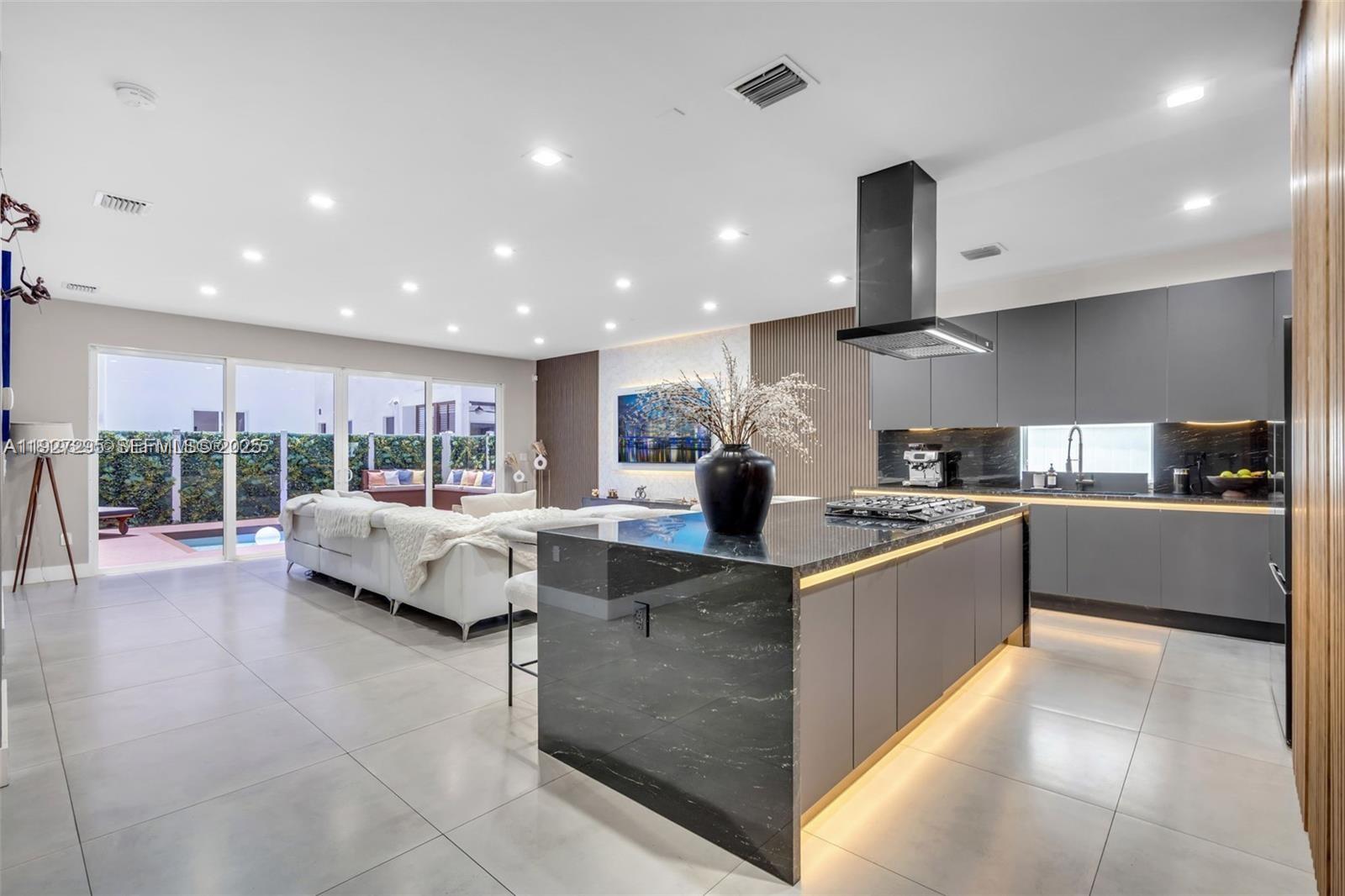 DORAL COMMONS RESIDENTIAL - Residential Lease