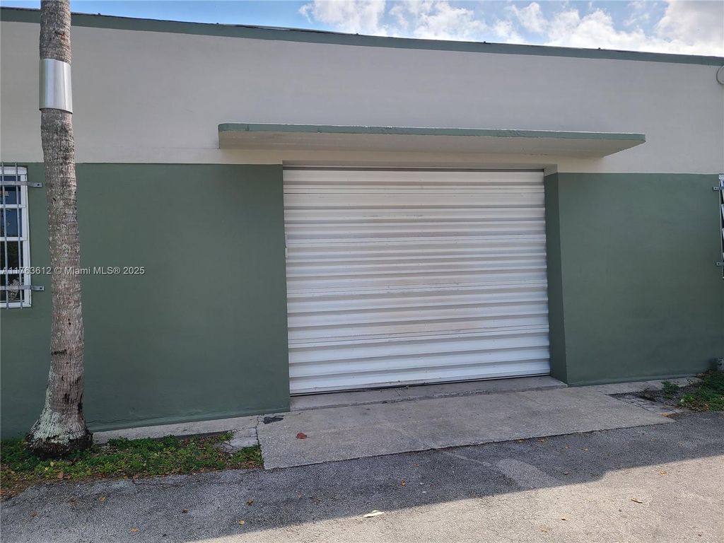 Photo of 1301 SW 1st Ave, Fort Lauderdale, FL 33315 (MLS # A11763612)