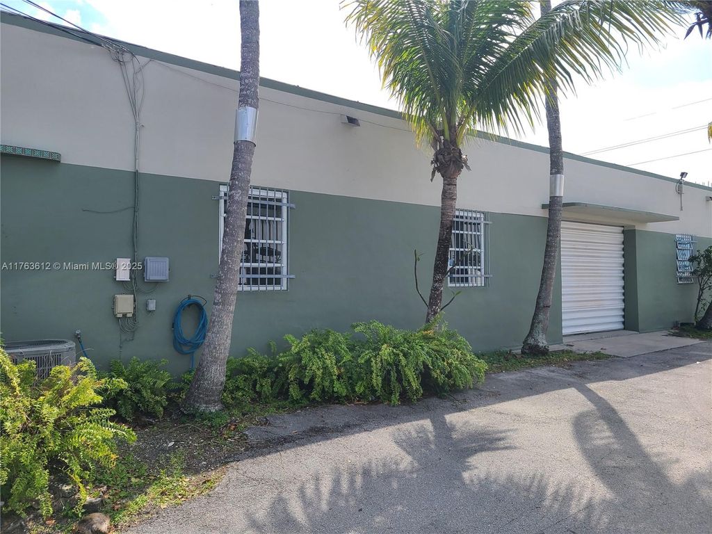 Photo of 1301 SW 1st Ave, Fort Lauderdale, FL 33315 (MLS # A11763612)