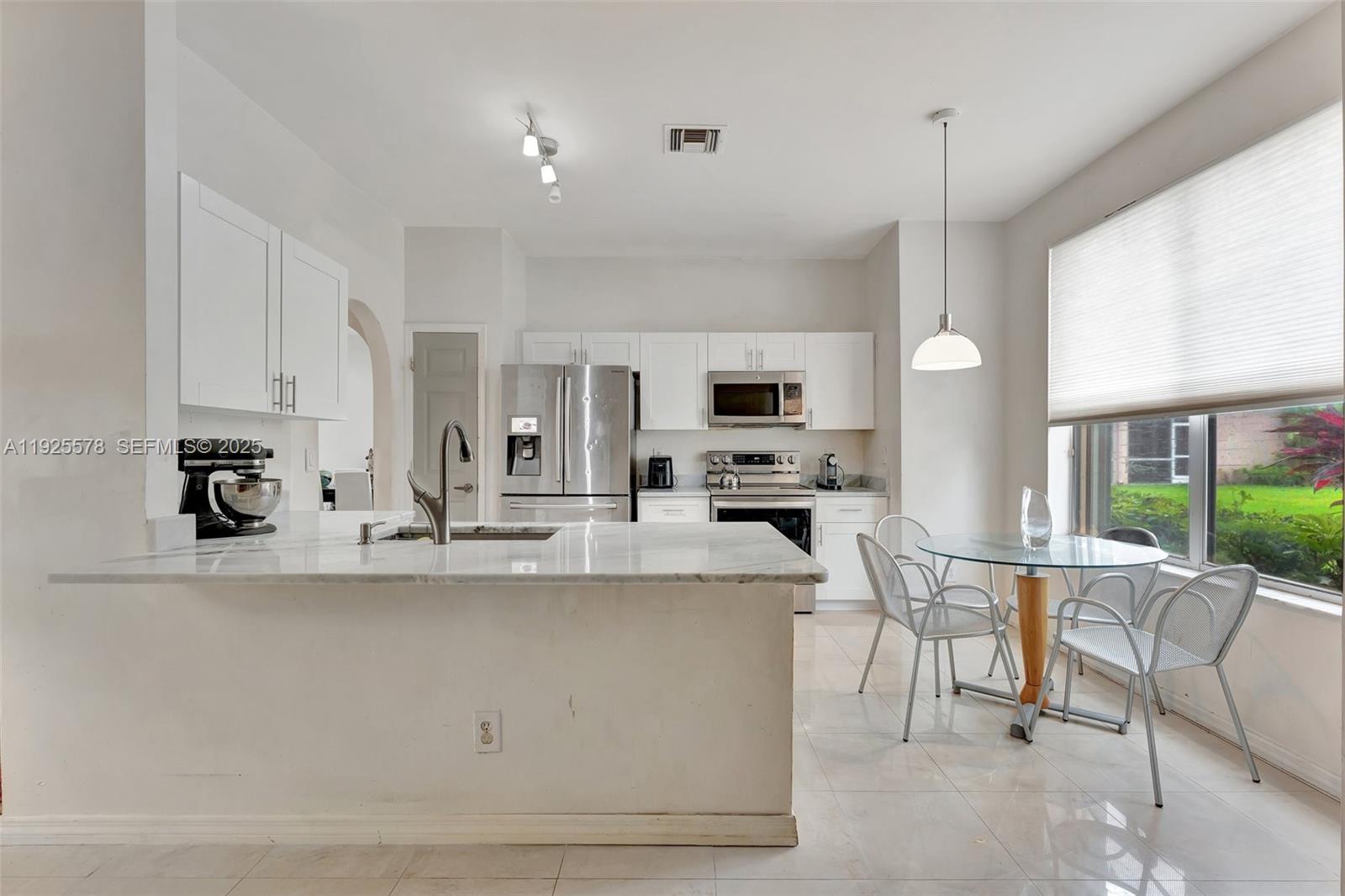 EMERALD COURTS - OPAL CRE - Residential