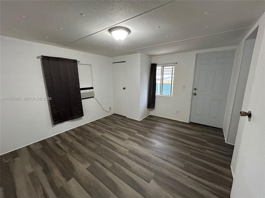 STUDIO FOR LEASE. WATER AND ELECTRICITY INCLUDED IN RENT! WASHER AND DRYER IN THE UNIT. NO HOA APPROVAL NEEDED, SO YOU CAN MOVE IN RIGHT AWAY. GREAT LOCATION! CLOSE TO THE SAWGRESS EXPRESSWAY AND MARKETS. FIRST, LAST, AND SECURITY. PROOF OF INCOME AND BACKGROUND CHECK REQUIRED WITH THE OFFER.