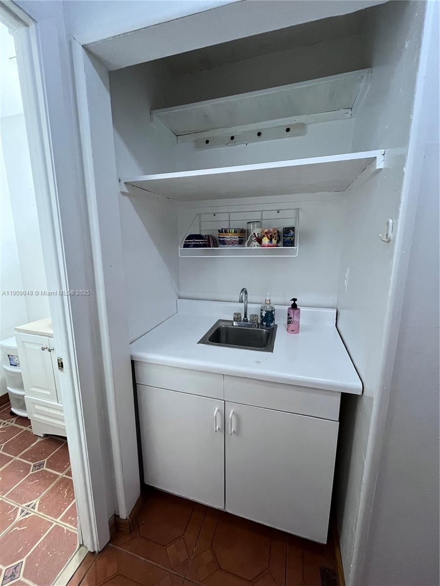 WINSTON PARK UNIT 7 - Residential Lease