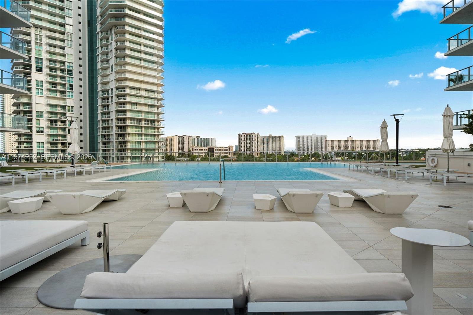 PARQUE TOWERS CONDO - Residential