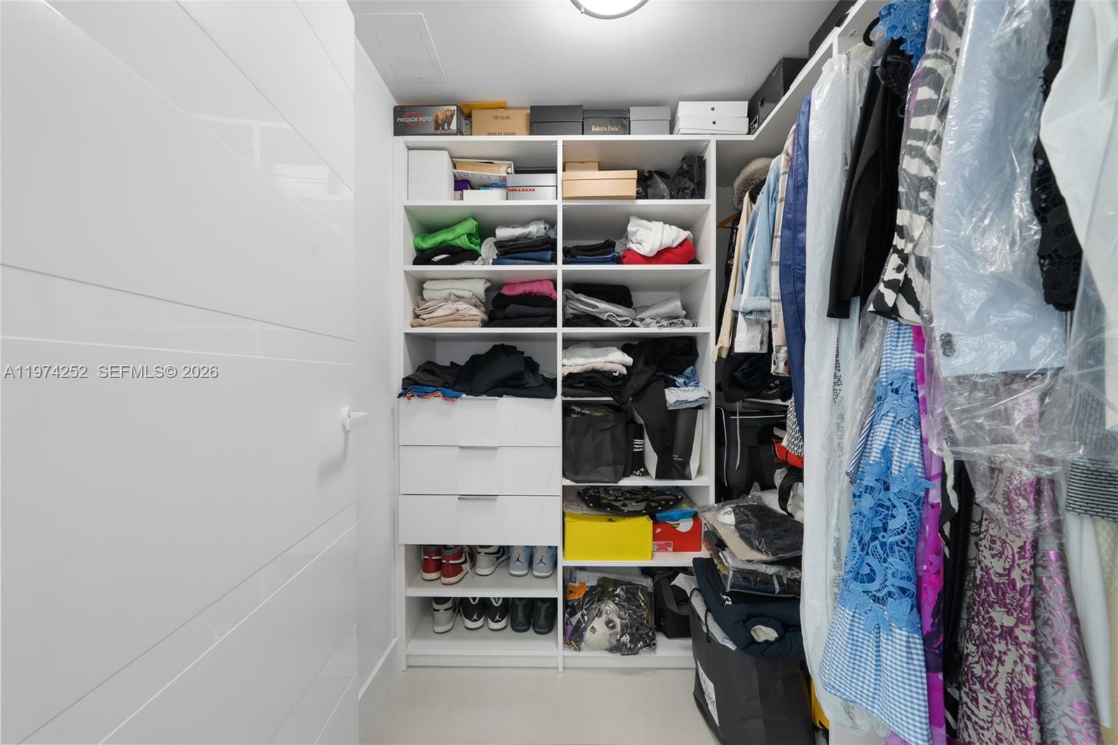 PARQUE TOWERS CONDO - Residential