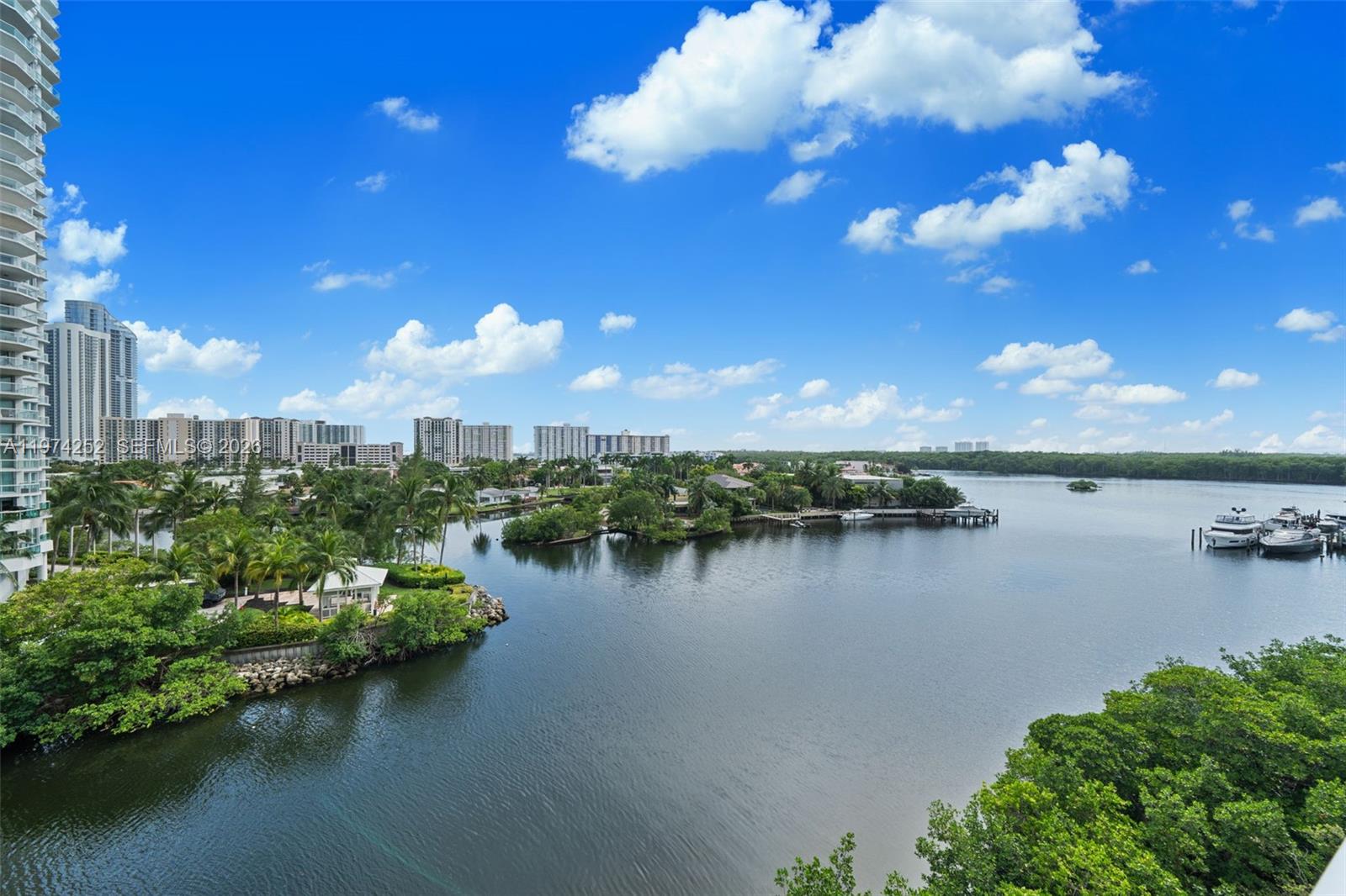 PARQUE TOWERS CONDO - Residential