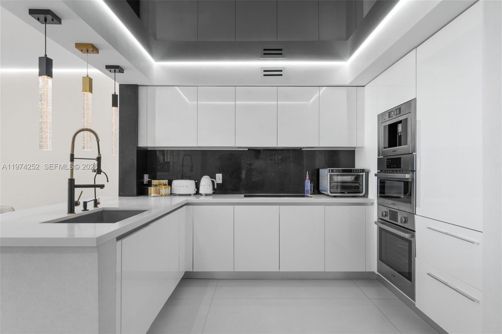 PARQUE TOWERS CONDO - Residential