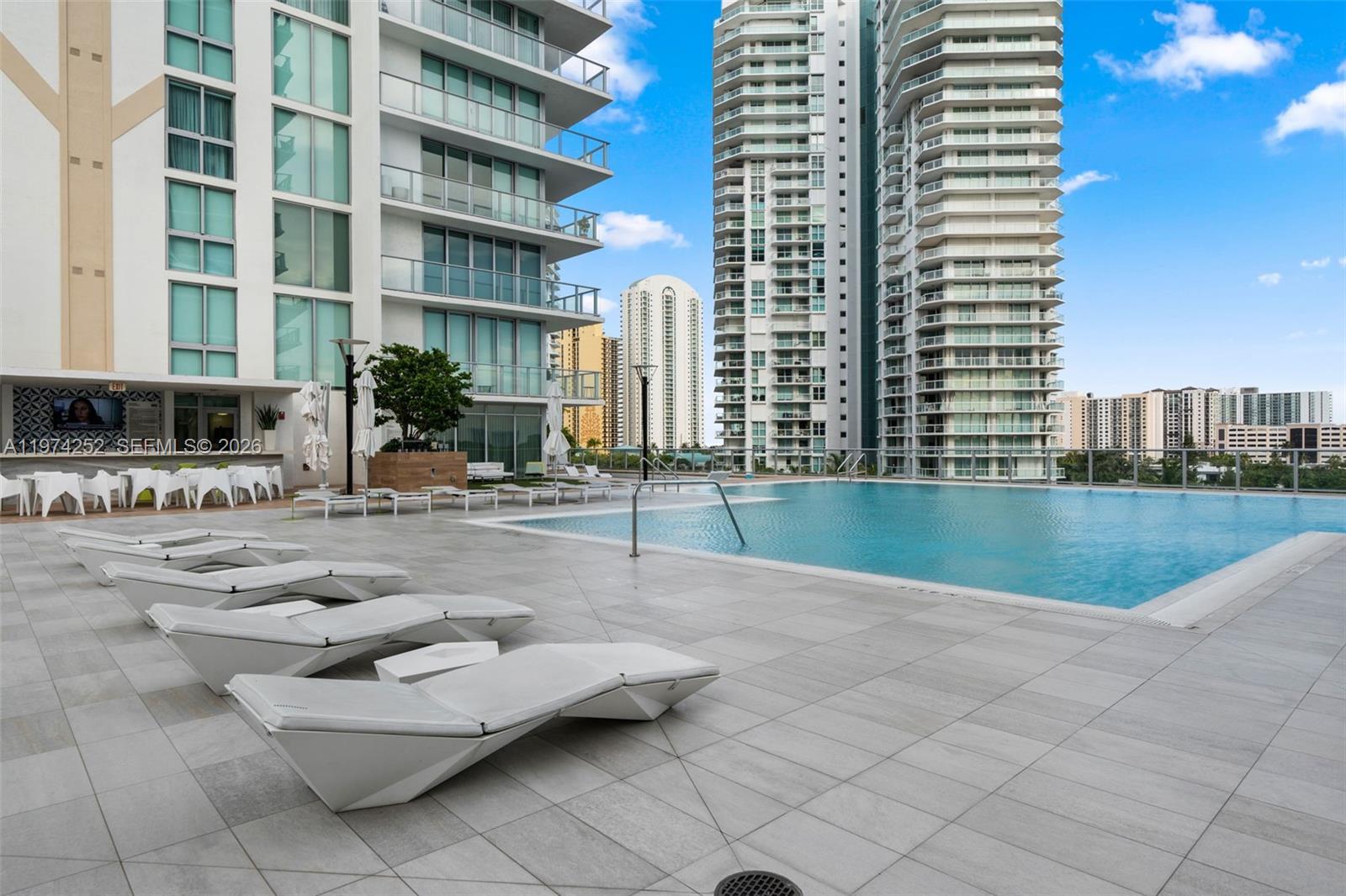 PARQUE TOWERS CONDO - Residential