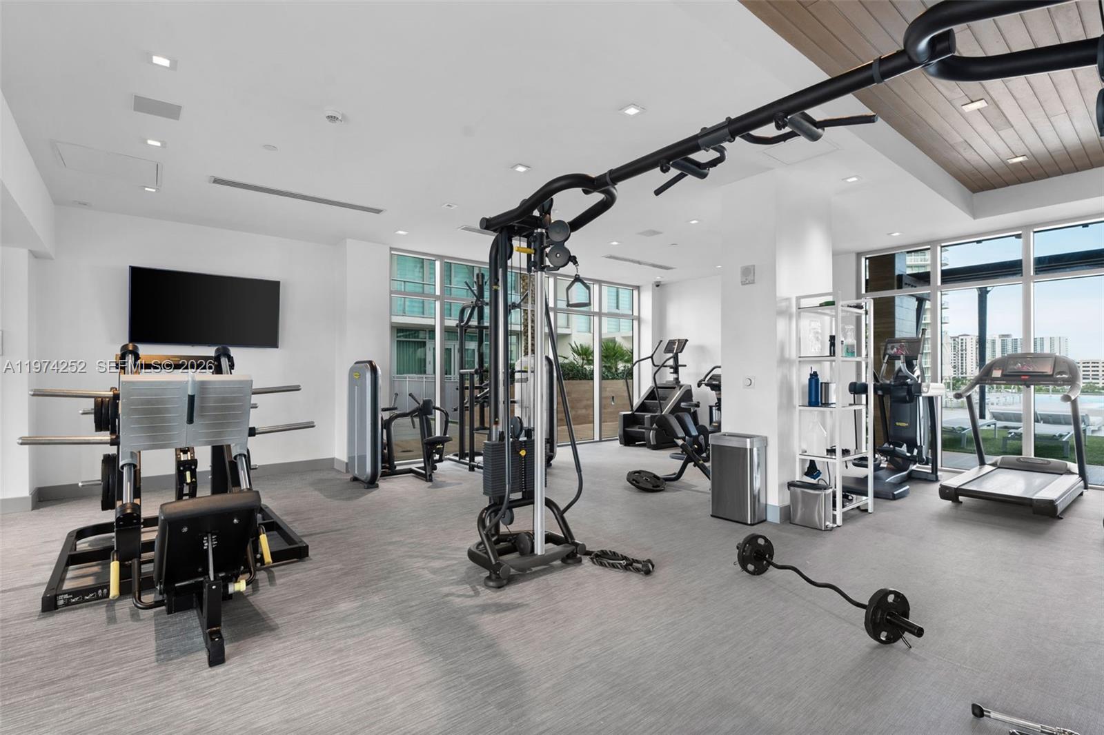 PARQUE TOWERS CONDO - Residential