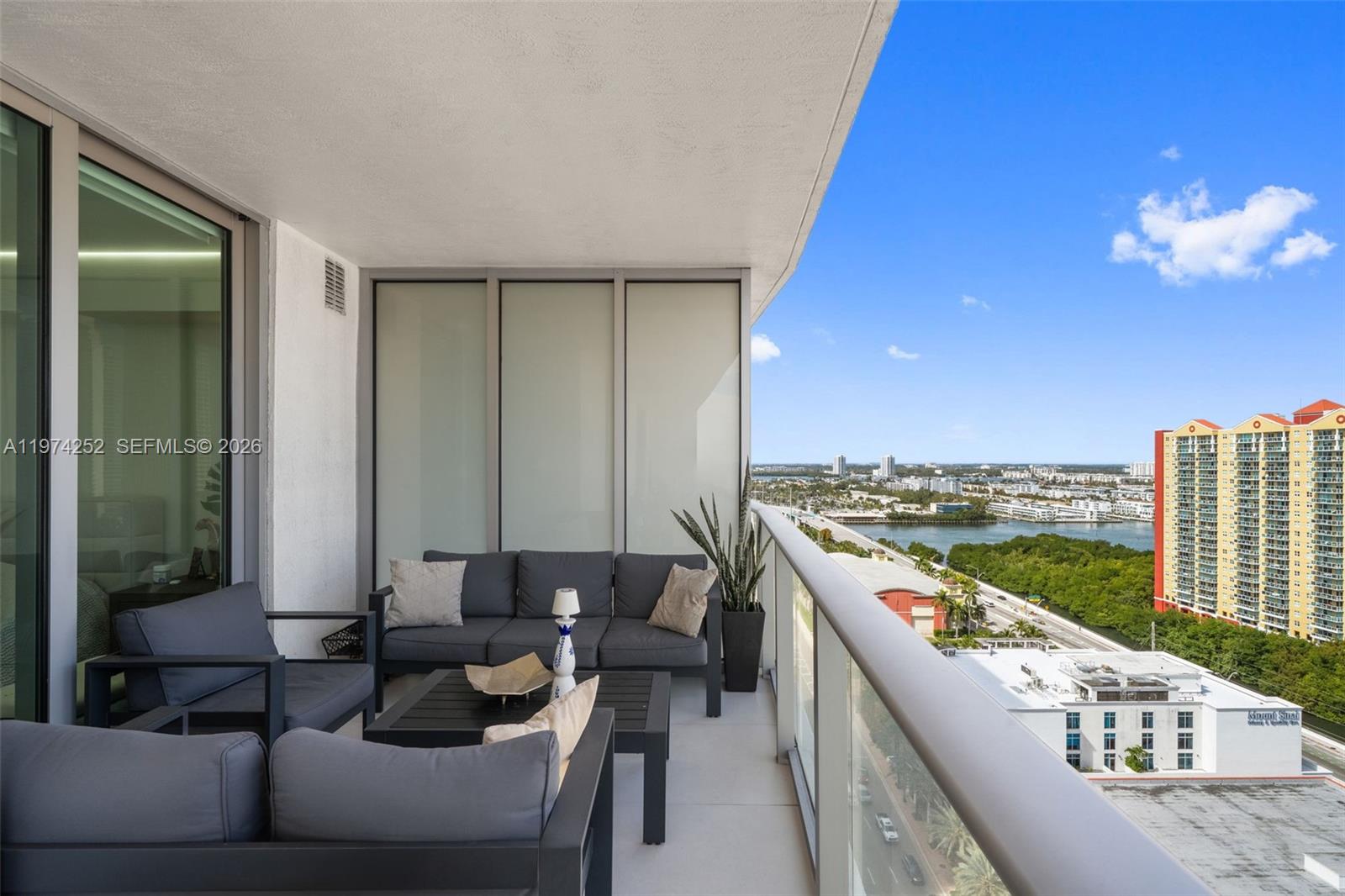 PARQUE TOWERS CONDO - Residential