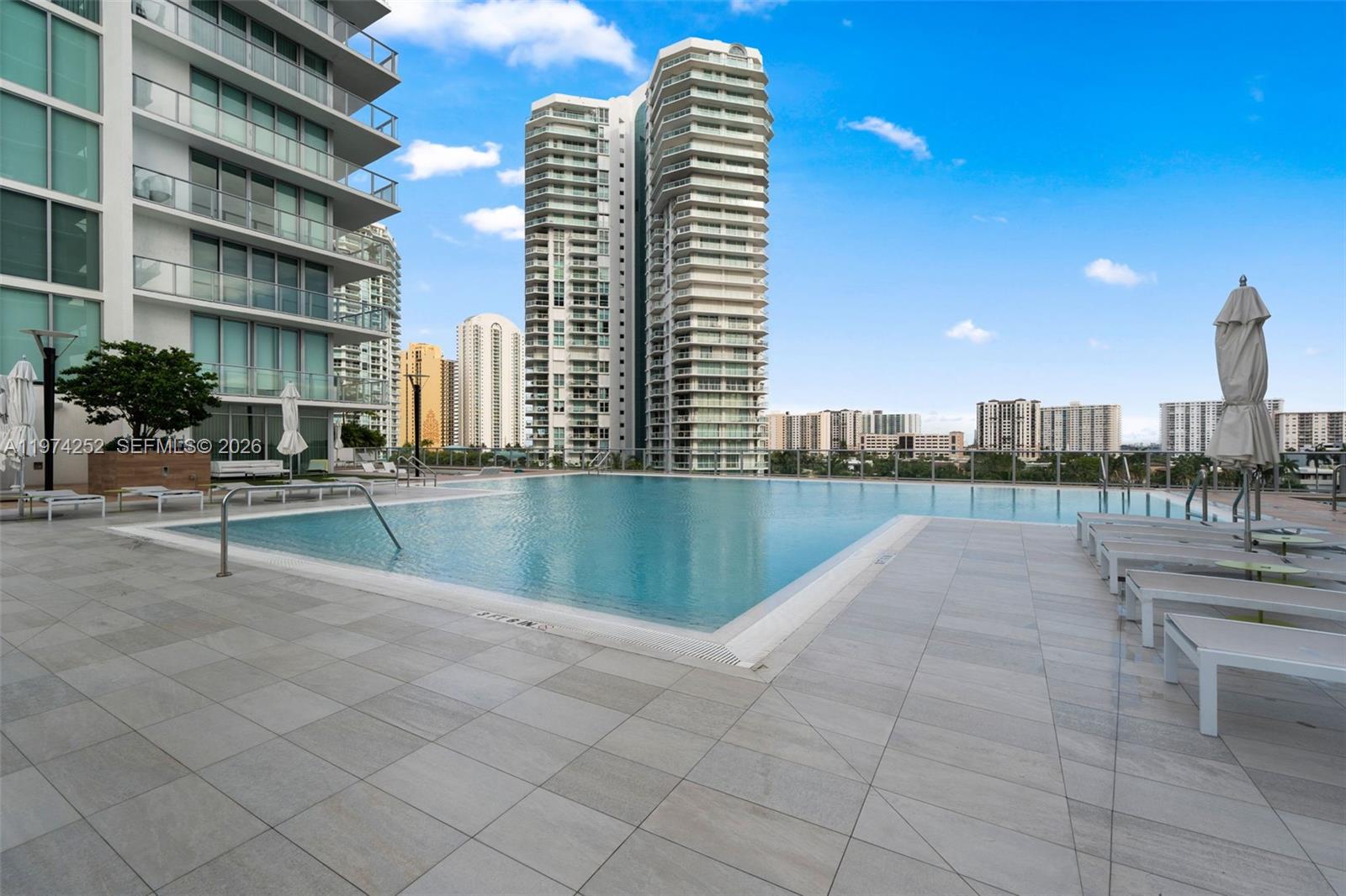 PARQUE TOWERS CONDO - Residential