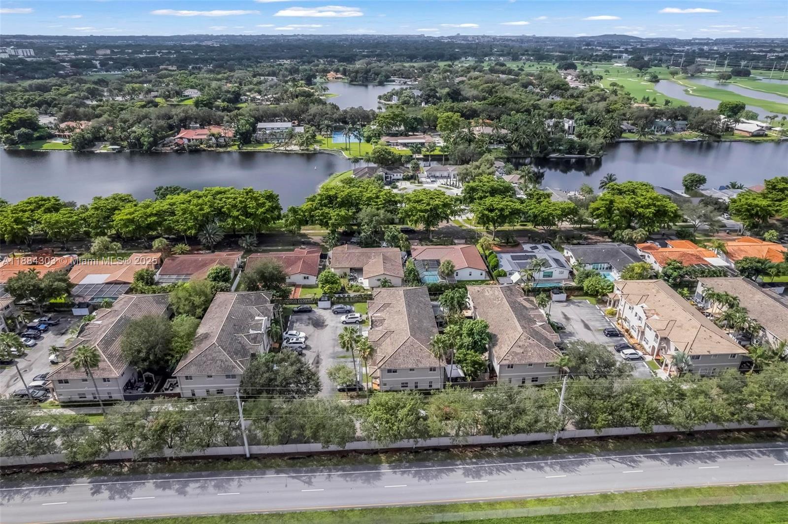 PASEOS AT MIAMI LAKES - Residential