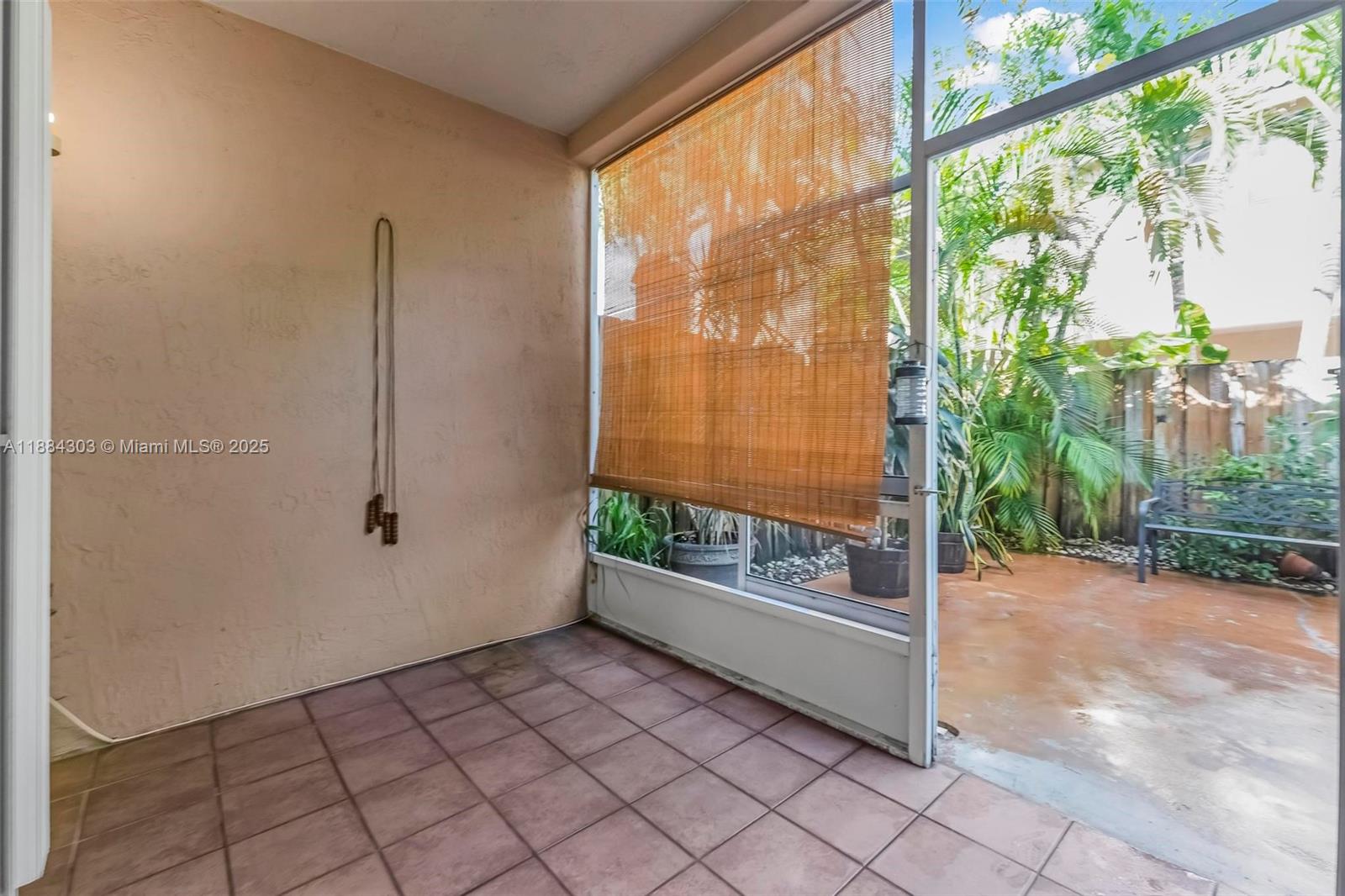 PASEOS AT MIAMI LAKES - Residential
