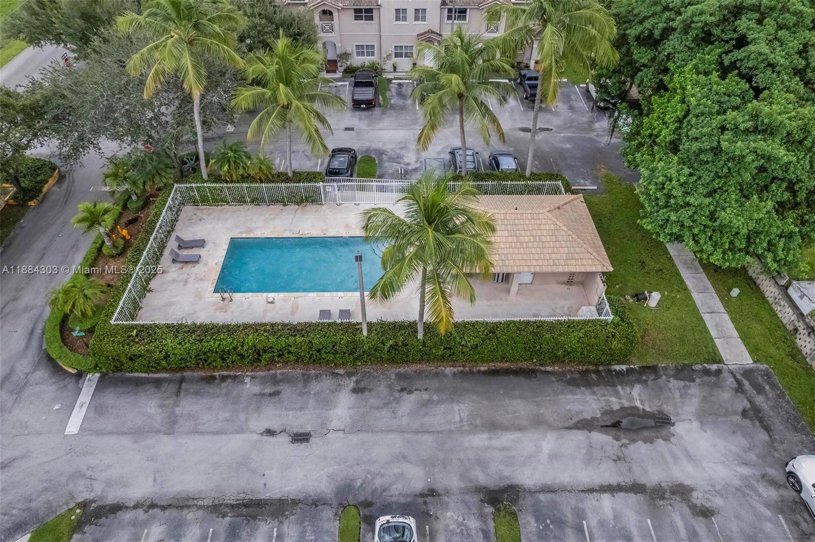 PASEOS AT MIAMI LAKES - Residential