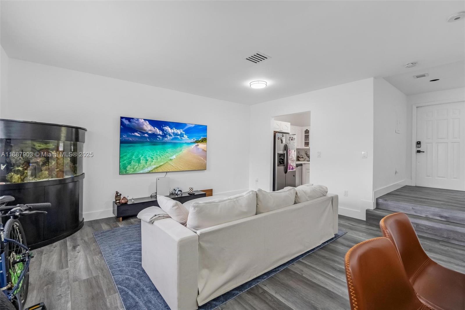 3067 Center St 17