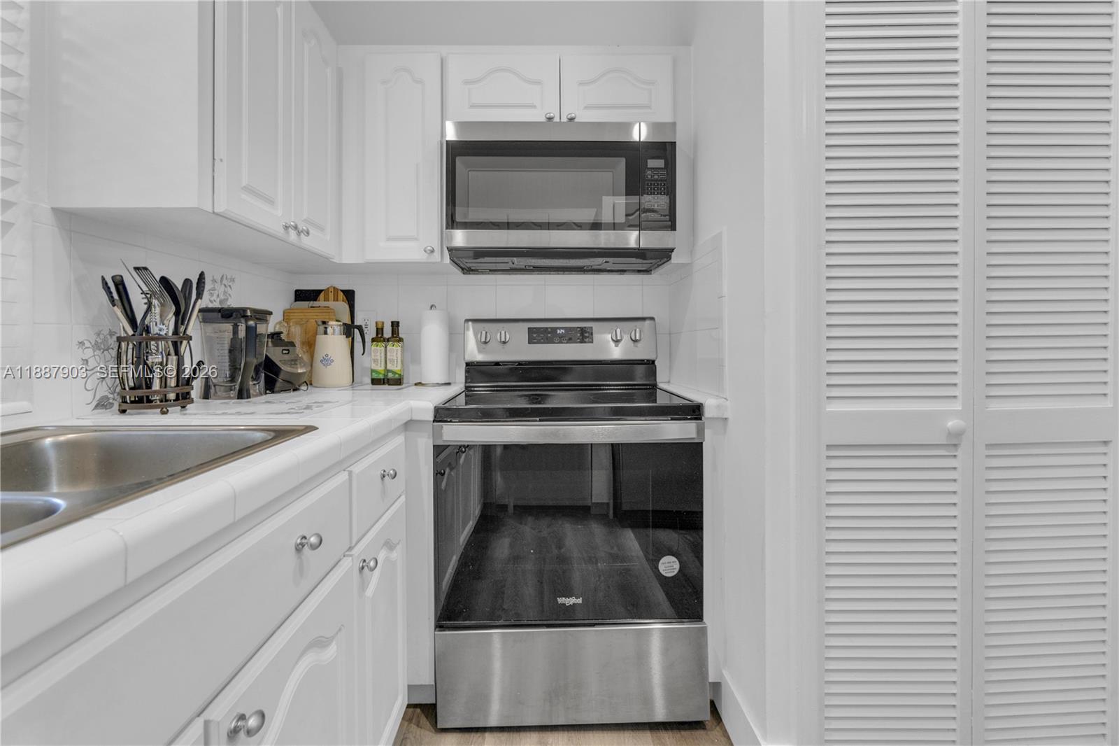 PROVENCE VILLAGE IN THE G - Residential