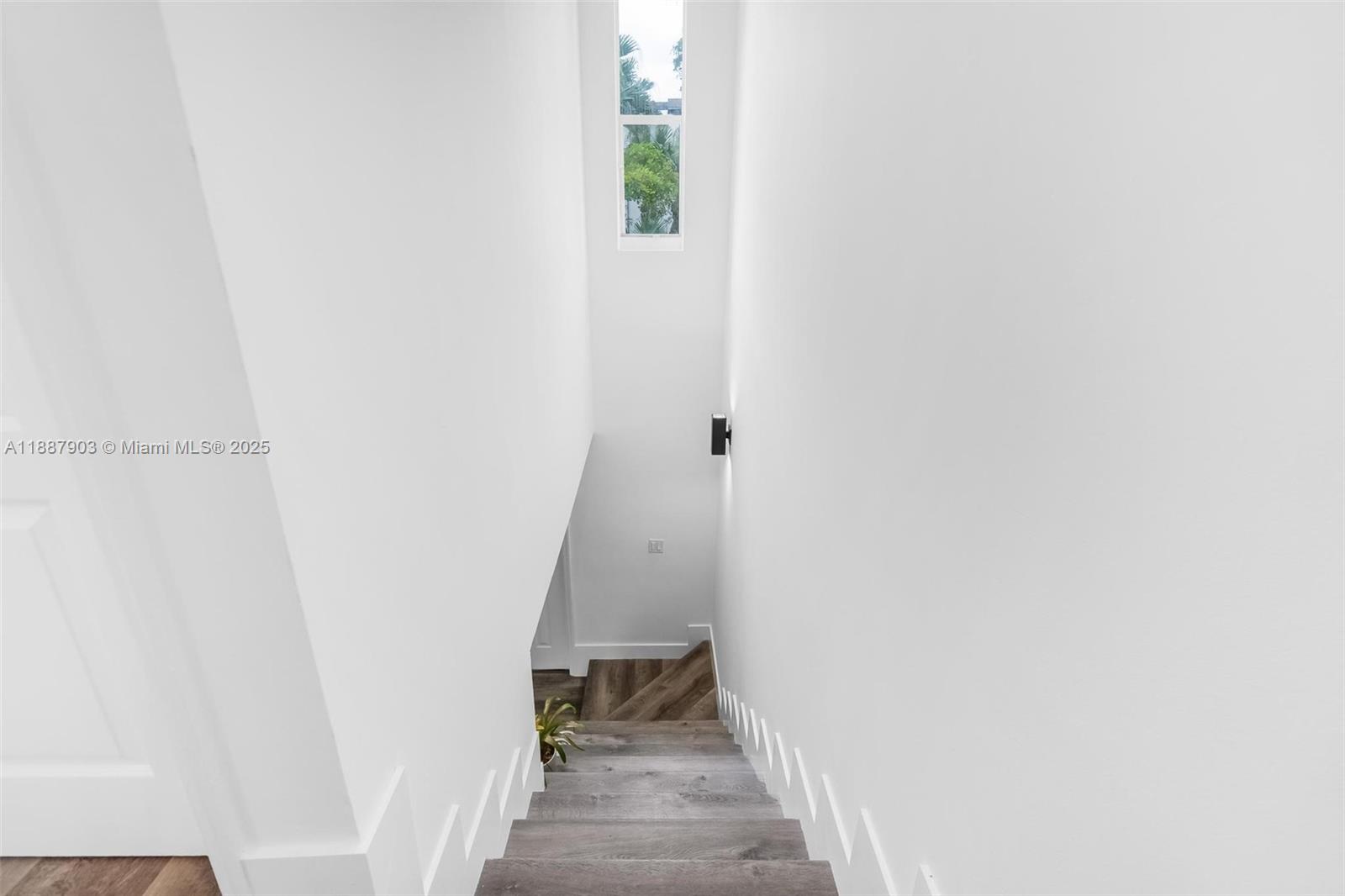 3067 Center St 17