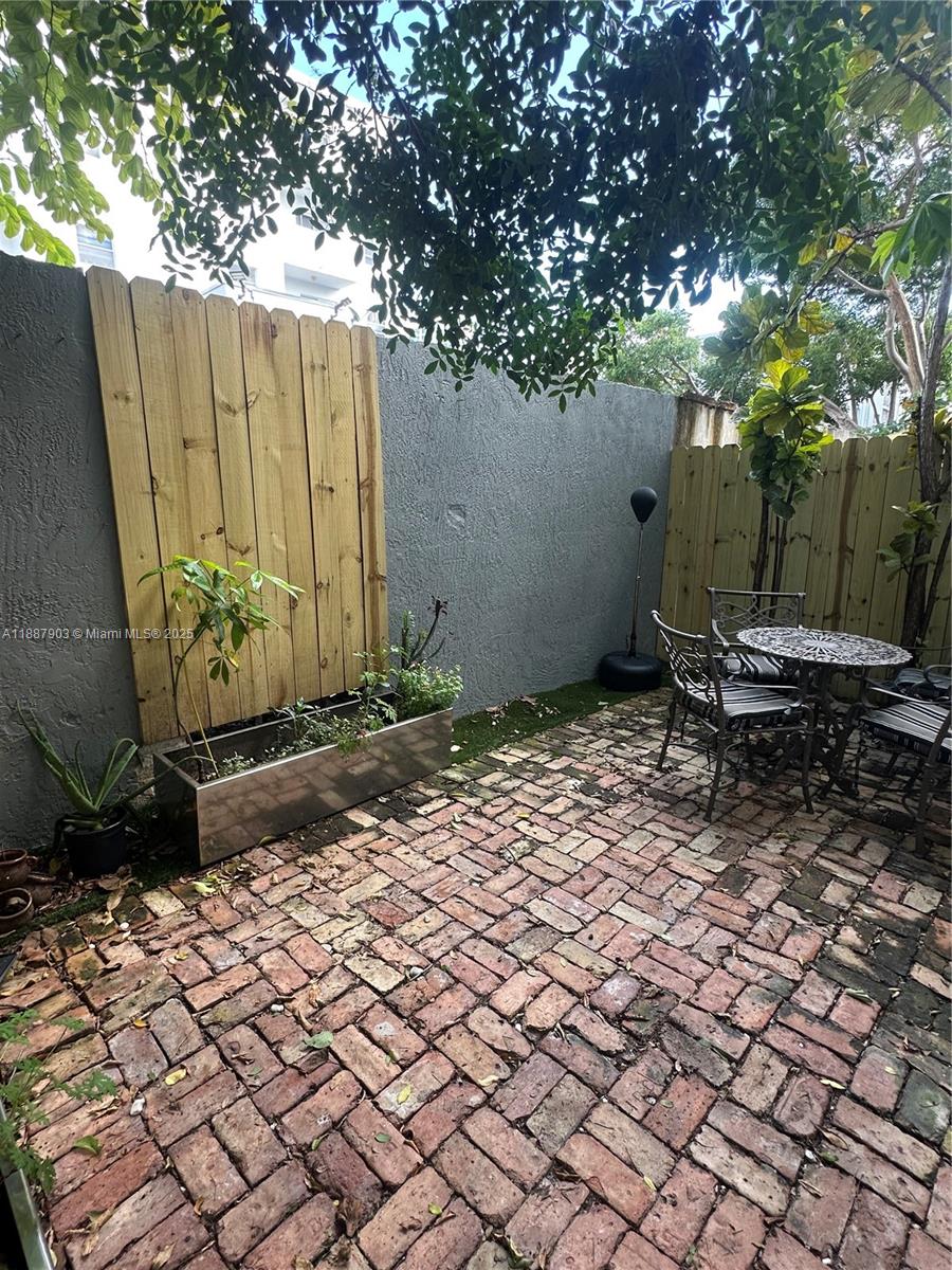 PROVENCE VILLAGE IN THE G - Residential