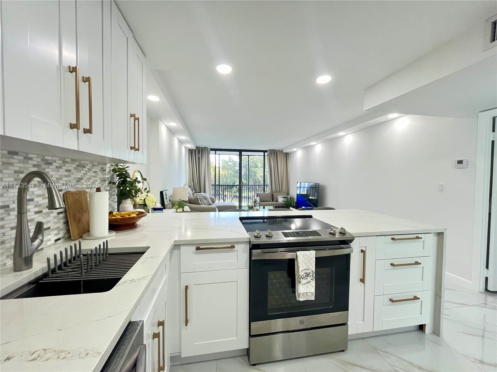 3101 N Country Club Dr 406, Aventura, Miami-Dade County, Florida - 1 Bedrooms  
1 Bathrooms - 