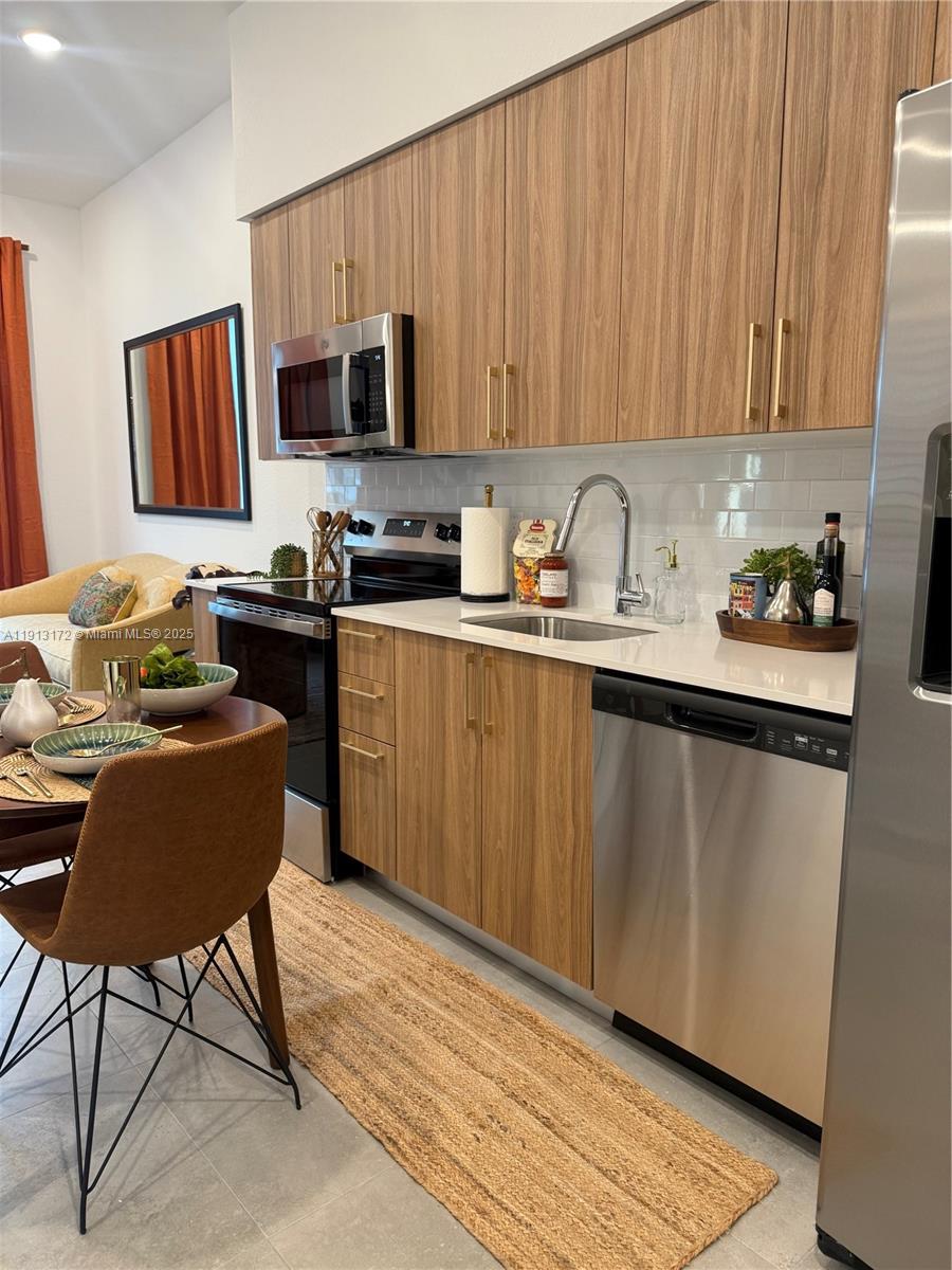 HOLLYWOOD - Residential Lease