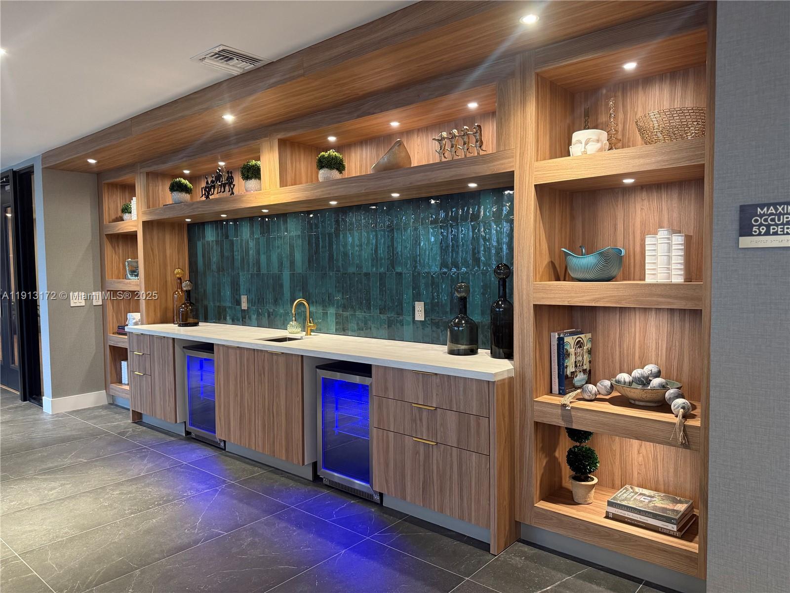 HOLLYWOOD - Residential Lease