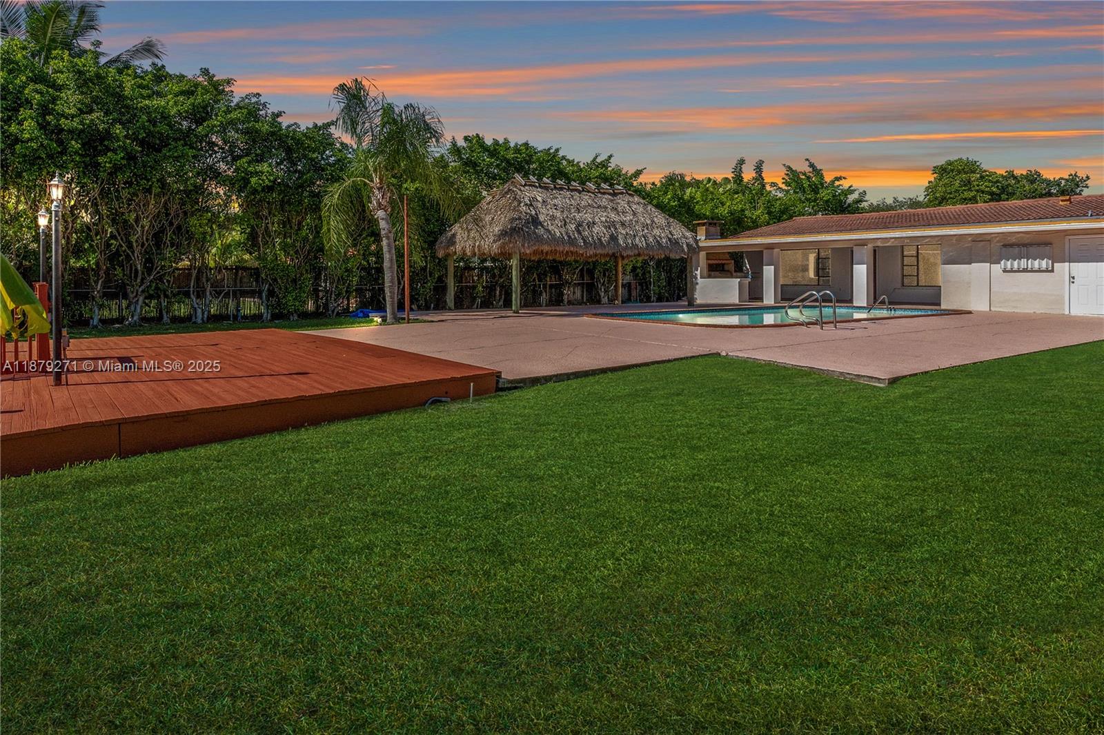 1850 Hibiscus Dr