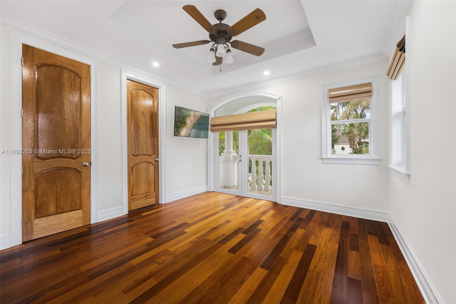 COCONUT GROVE MANOR - Residential