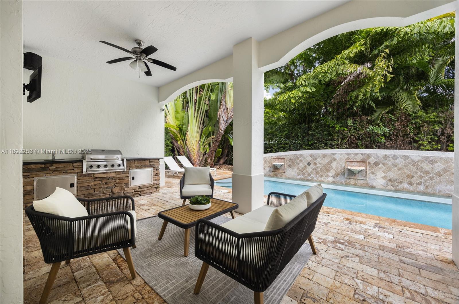 COCONUT GROVE MANOR - Residential