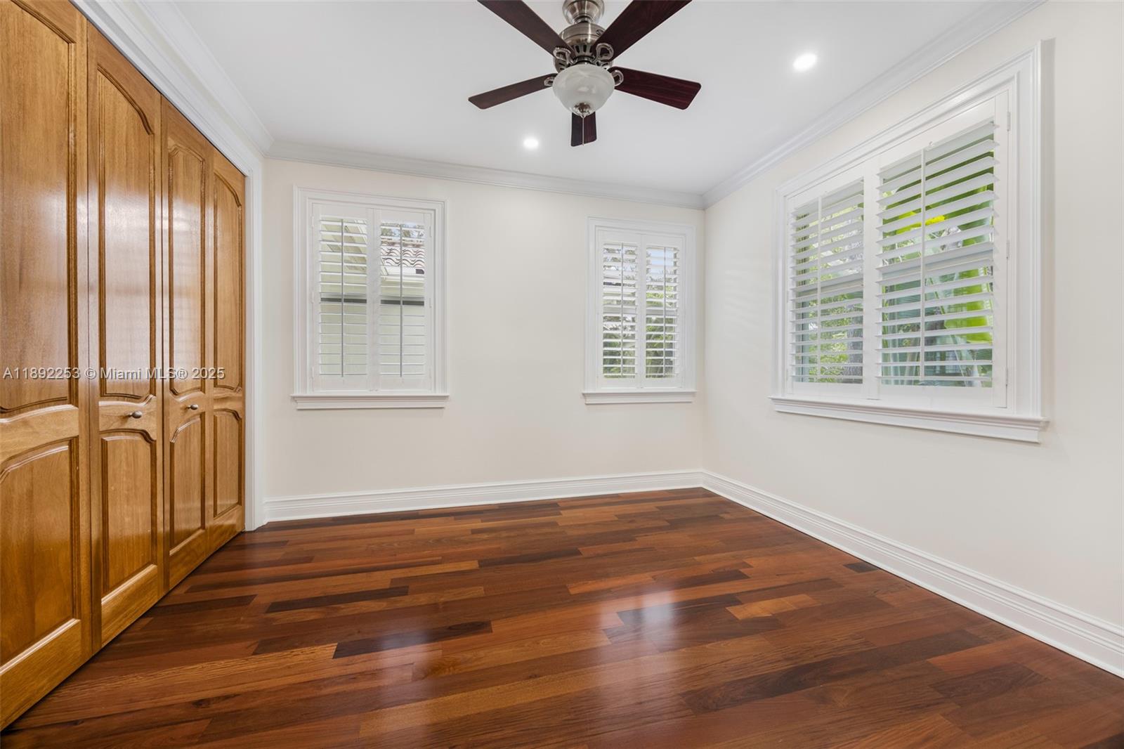 COCONUT GROVE MANOR - Residential