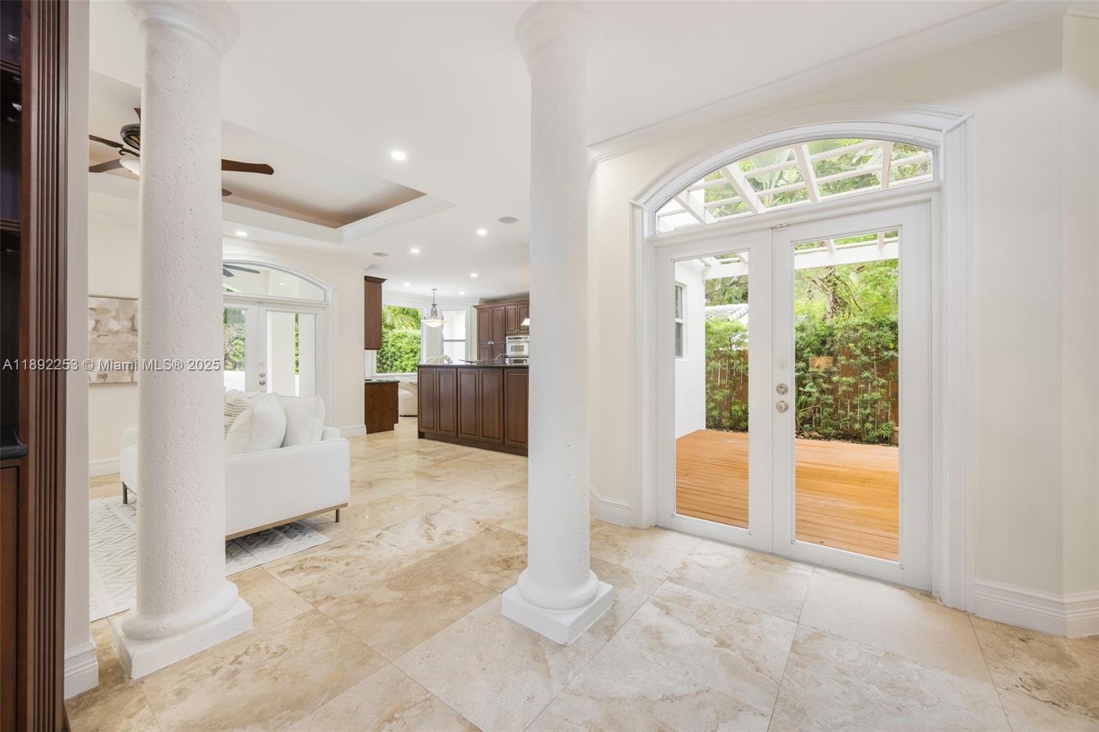 COCONUT GROVE MANOR - Residential