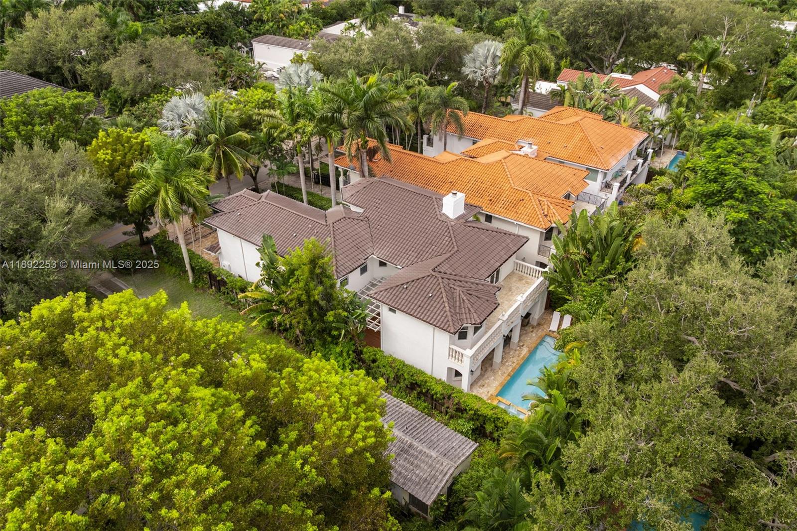 COCONUT GROVE MANOR - Residential