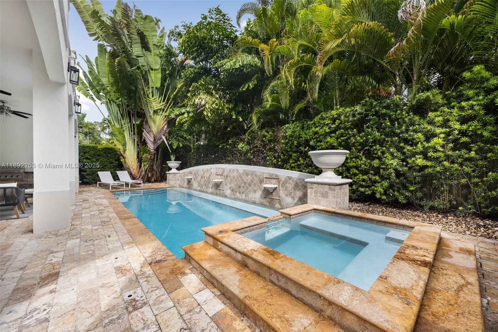COCONUT GROVE MANOR - Residential