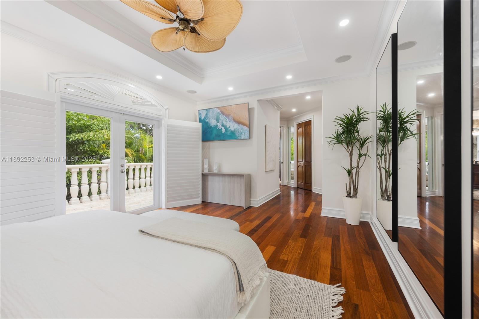 COCONUT GROVE MANOR - Residential