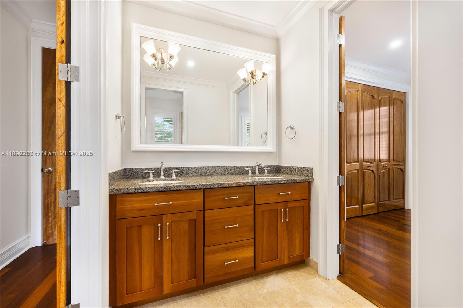 COCONUT GROVE MANOR - Residential