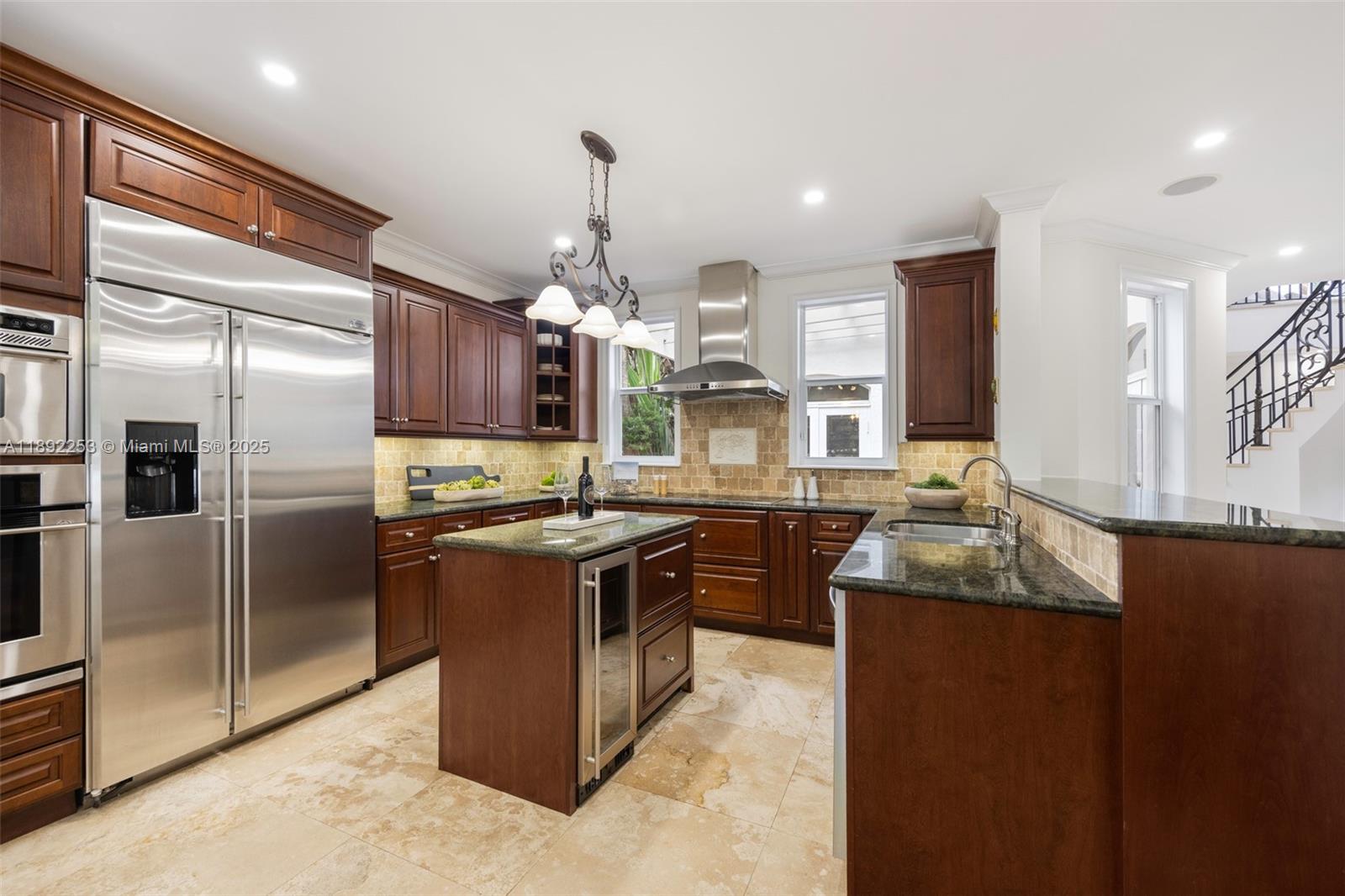 COCONUT GROVE MANOR - Residential