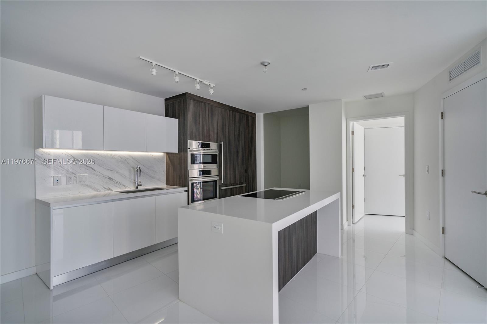 PARAMOUNT MIAMI WORLDCENT - Residential Lease