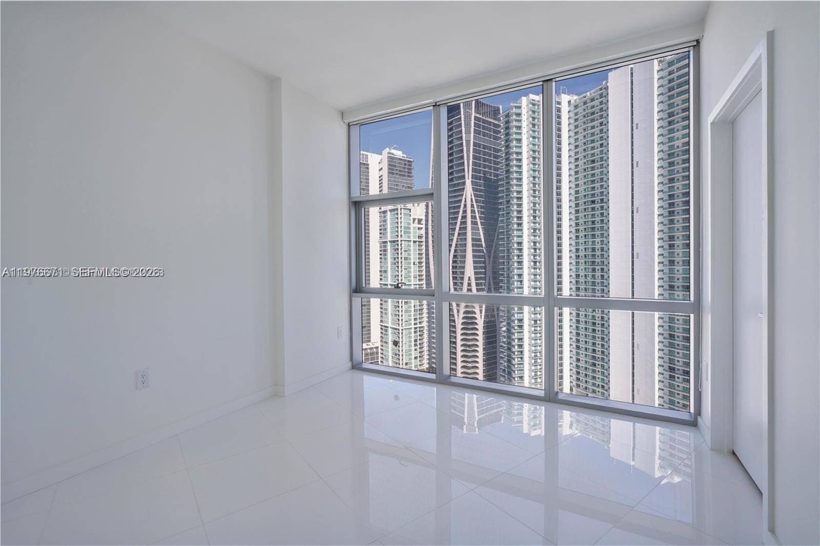 PARAMOUNT MIAMI WORLDCENT - Residential Lease